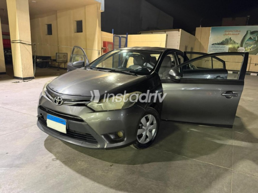 Toyota Yaris 2015 Dark Gray Automatic Used for Sale in Greater Cairo ( Cairo + Giza) - 6