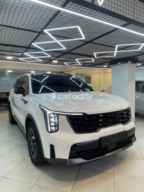 Kia Sorento 2024 White Automatic Used for Sale in Giza - 3