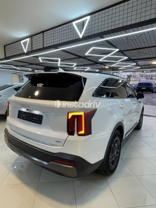 Kia Sorento 2024 White Automatic Used for Sale in Giza - 5
