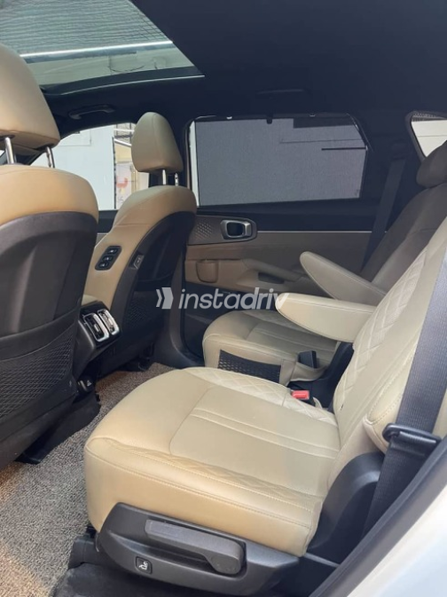 Kia Sorento 2024 White Automatic Used for Sale in Giza - 8