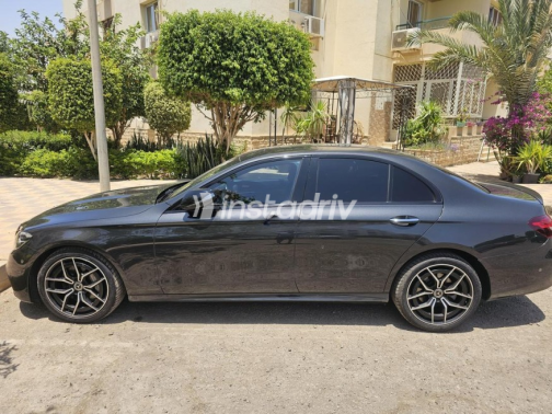 Mercedes E 300 2021 Black Automatic Used for Sale in Al Shorouk - 5