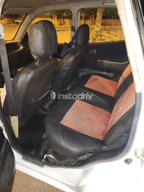 Daihatsu SIRION 2000 White Automatic Used for Sale in Cairo - 2