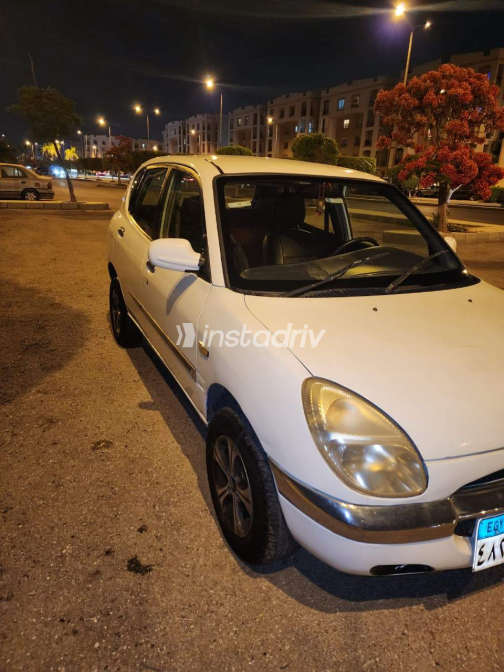 Daihatsu SIRION 2000 White Automatic Used for Sale in Cairo - 4