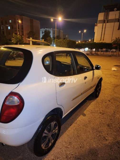 Daihatsu SIRION 2000 White Automatic Used for Sale in Cairo - 5