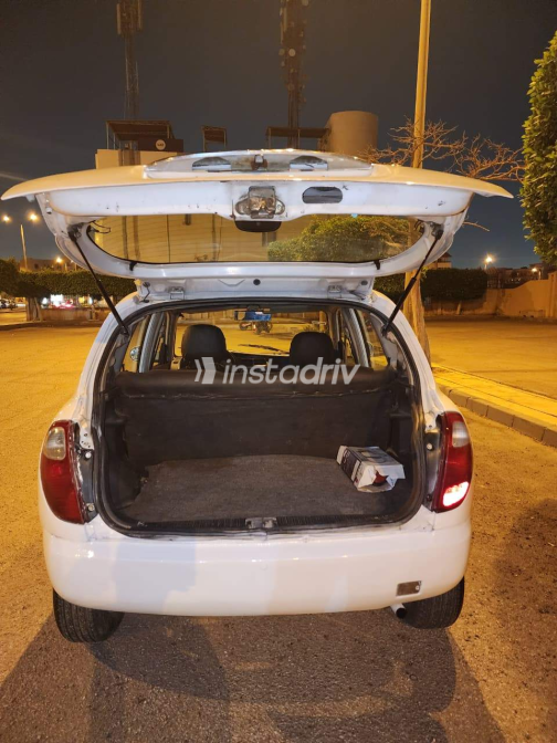 Daihatsu SIRION 2000 White Automatic Used for Sale in Cairo - 7