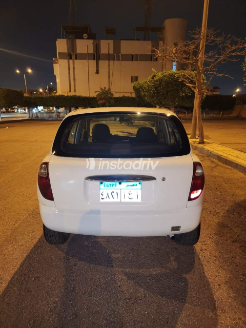 Daihatsu SIRION 2000 White Automatic Used for Sale in Cairo - 9