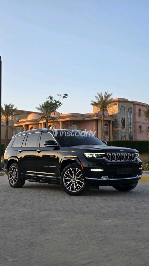 Jeep Grand Cherokee 2023 Black Automatic Used for Sale in Giza - 8