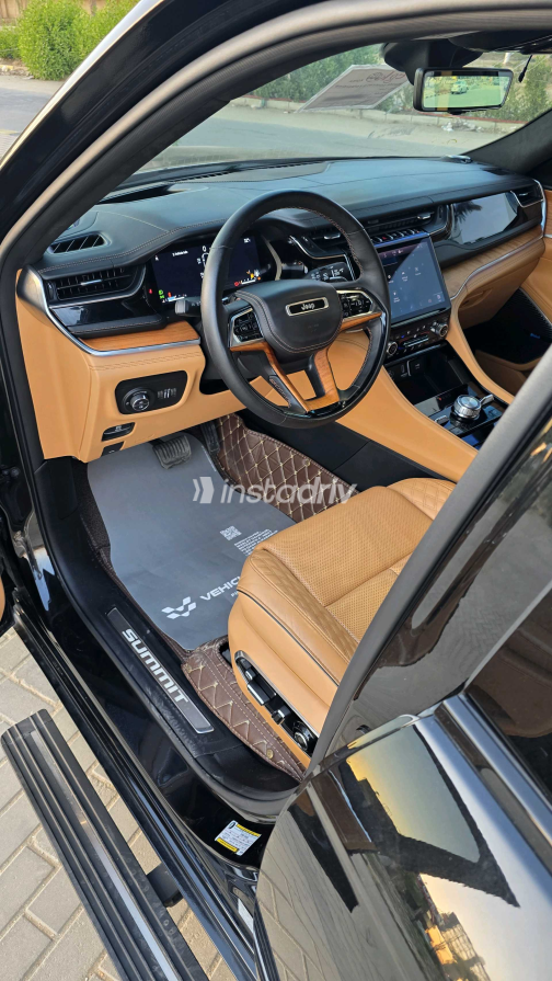 Jeep Grand Cherokee 2023 Black Automatic Used for Sale in Giza - 9