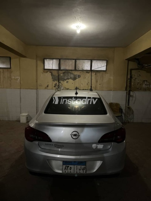 Opel Astra 2017 Silver Automatic Used for Sale in Cairo - 1