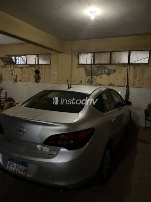 Opel Astra 2017 Silver Automatic Used for Sale in Cairo - 2