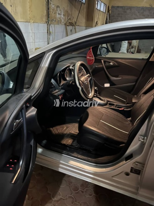 Opel Astra 2017 Silver Automatic Used for Sale in Cairo - 9
