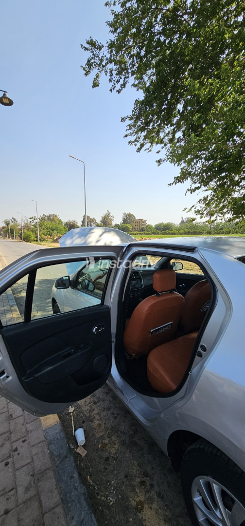Renault Logan 2017 Silver Automatic Used for Sale in Monufia - 6