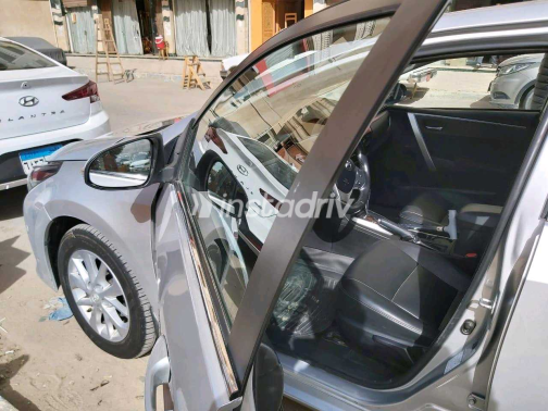 Toyota Corolla 2015 Silver Automatic Used for Sale in Nasr city - 3