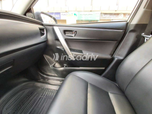 Toyota Corolla 2015 Silver Automatic Used for Sale in Nasr city - 4