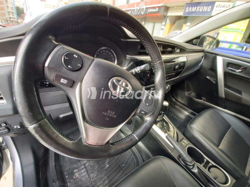 Toyota Corolla 2015 Silver Automatic Used for Sale in Nasr city - 5