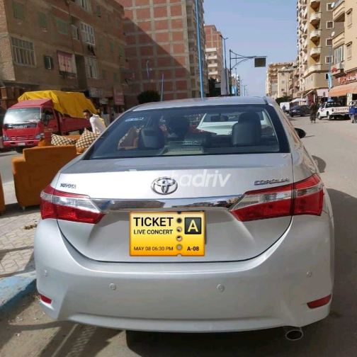 Toyota Corolla 2015 Silver Automatic Used for Sale in Nasr city - 9