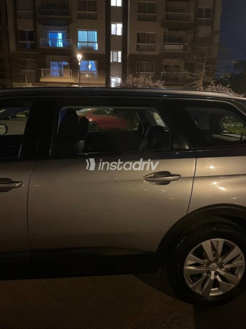 بيجو 5008 2020 رمادي أوتوماتيك مستعملة للبيع في القاهرة الكبرى ( القاهرة - الجيزة) - 6