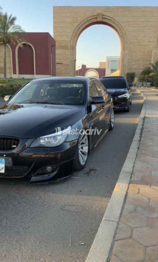 بي ام دبليو 523 2008 أسود أوتوماتيك مستعملة للبيع في مدينتى - 1