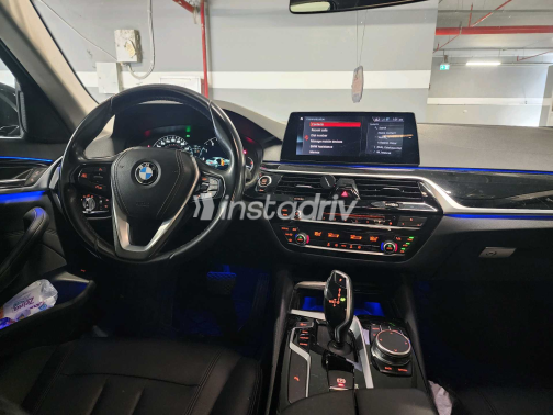 بي ام دبليو 520 2019 أسود أوتوماتيك مستعملة للبيع في القاهرة - 3