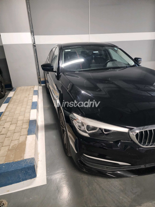 بي ام دبليو 520 2019 أسود أوتوماتيك مستعملة للبيع في القاهرة - 7