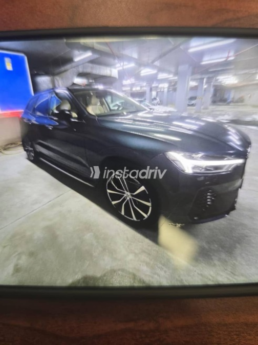 فولفو XC60 2025 أزرق غامق أوتوماتيك مستعملة للبيع في القاهرة - 2