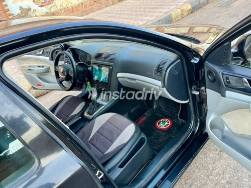 Skoda Octavia 2010 Black Automatic Used for Sale in Downtown - 3