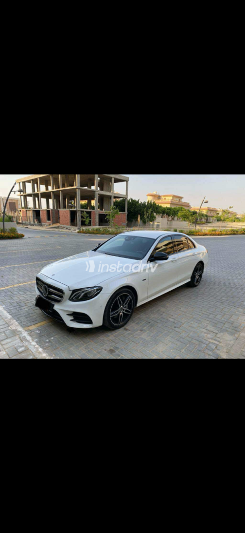 Mercedes E 350 2018 White Automatic Used for Sale in Cairo - 2