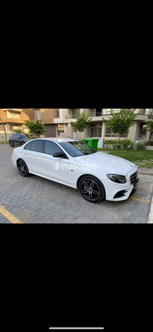 Mercedes E 350 2018 White Automatic Used for Sale in Cairo - 3