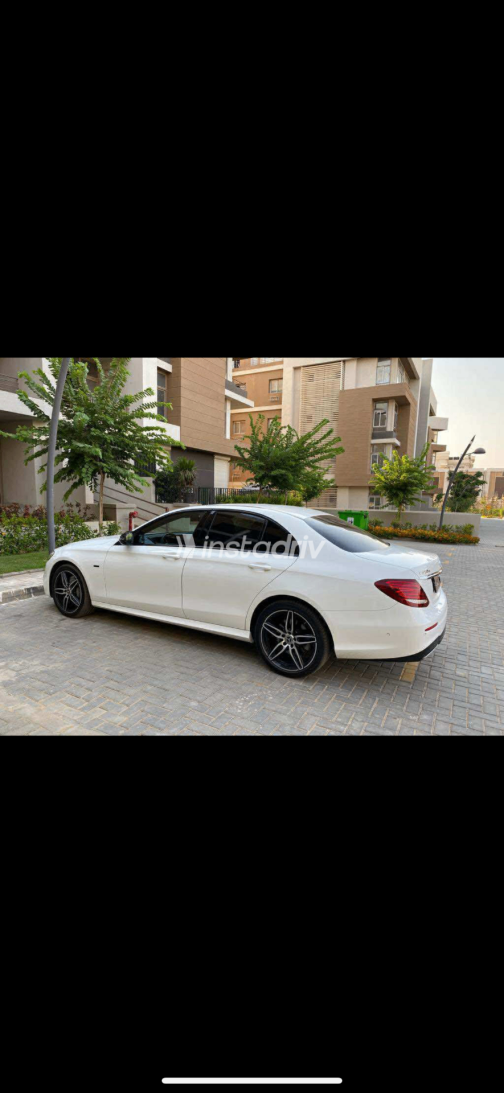Mercedes E 350 2018 White Automatic Used for Sale in Cairo - 4