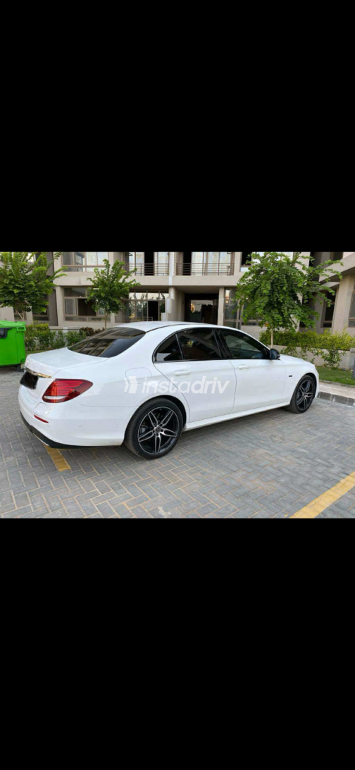 Mercedes E 350 2018 White Automatic Used for Sale in Cairo - 6