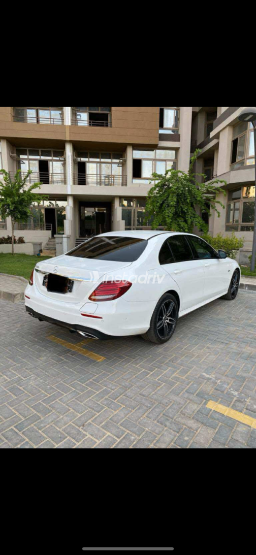 Mercedes E 350 2018 White Automatic Used for Sale in Cairo - 7