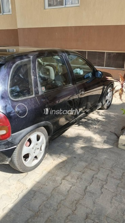 Opel Corsa 1995 Black Manual Used for Sale in Hadayeq El Zeitoun - 6