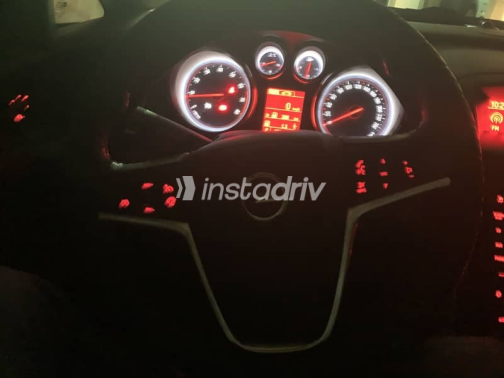 Opel Astra 2015 Black Automatic Used for Sale in Mohandessin - 8