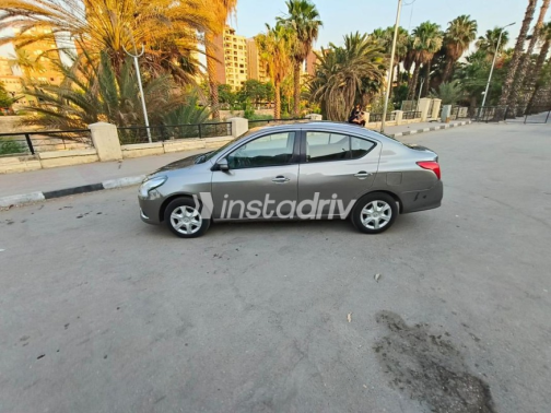 Nissan Sunny 2019 Gray Automatic Used for Sale in El Haram - 9