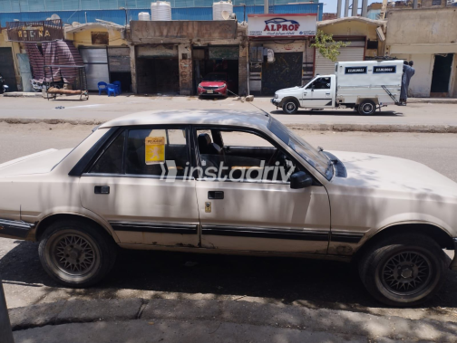 Peugeot 505 1990 Champagne Manual Used for Sale in Aswan - 2