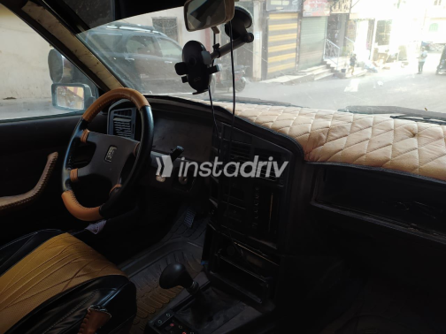 Peugeot 505 1990 Champagne Manual Used for Sale in Aswan - 4