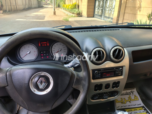 Renault Sandero 2014 Gray Manual Used for Sale in Maadi - 3