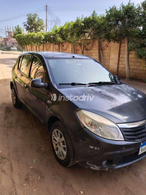 Renault Sandero 2014 Gray Manual Used for Sale in Maadi - 4