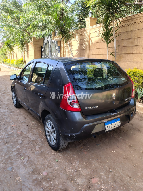Renault Sandero 2014 Gray Manual Used for Sale in Maadi - 7