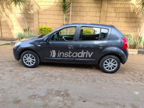 Renault Sandero 2014 Gray Manual Used for Sale in Maadi - 10