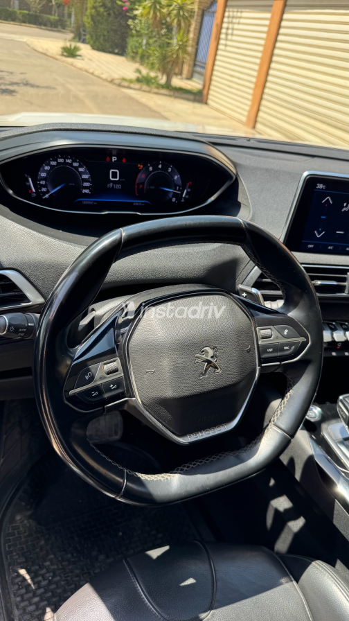 Peugeot 5008 2020 White Automatic Used for Sale in Giza - 10