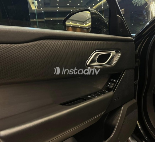 Land Rover Velar 2021 Black Automatic Used for Sale in Cairo - 9