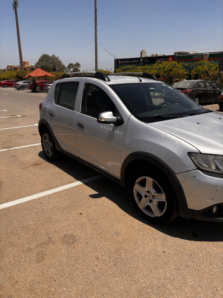 Renault Sandero Step Way 2016 Silver Automatic Used for Sale in Giza