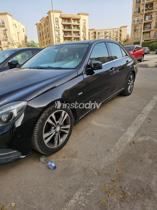 مرسيدس E 180 2016 أسود أوتوماتيك مستعملة للبيع في القاهرة - 1