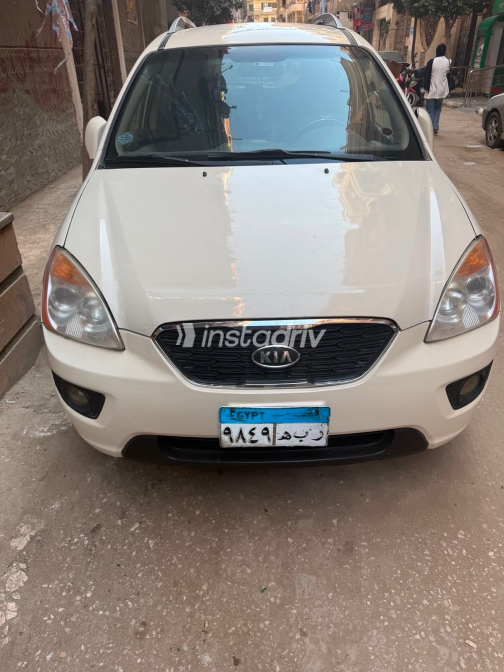 Kia Carens 2012 Beige Automatic Used for Sale in Zagazig - 3