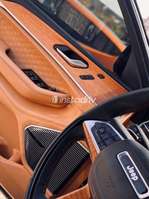 Jeep Grand Cherokee 2023 Black Automatic Used for Sale in Cairo - 7