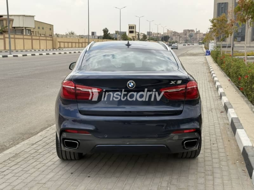 بي ام دبليو X6 2017 أزرق غامق أوتوماتيك مستعملة للبيع في القاهرة - 2