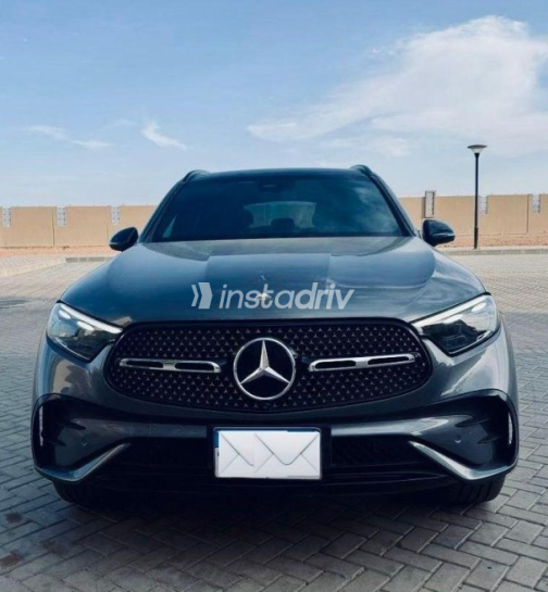 Mercedes GLC 200 2023 Gray Automatic Used for Sale in Hurghada - 3