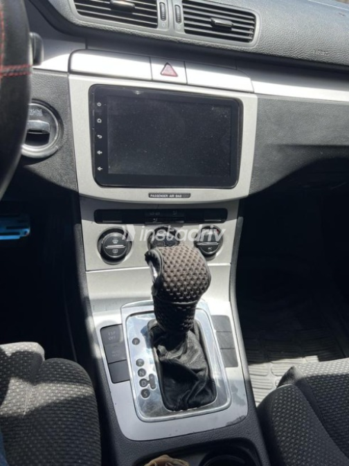Volkswagen Passat 2009 Silver Automatic Used for Sale in Red Sea - 5