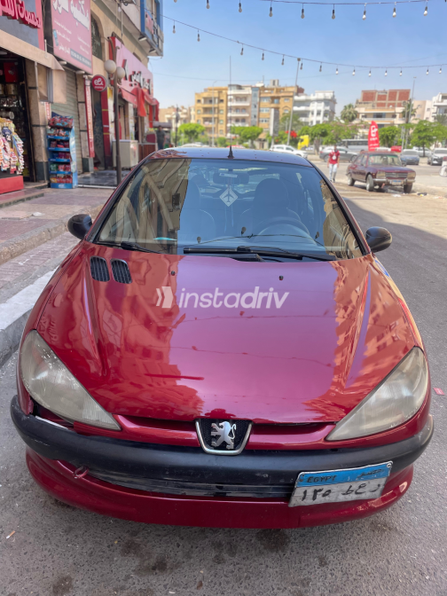 بيجو 206 2000 أحمر يدوي مستعملة للبيع في العاشر من رمضان - 2
